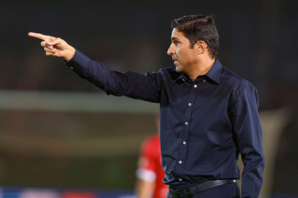 مشت‌های هاشمیان خبرساز شد؛ تمرین بوکس سرمربی سابق پرسپولیس +ویدیو