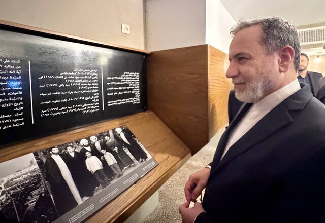 سید عباس عراقچی از منزل رهبر انقلاب بازدید کرد +تصاویر