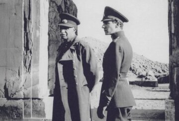 چگونه حکومتی که مورد حمایت همه جانبه غرب بود، فروپاشید؟