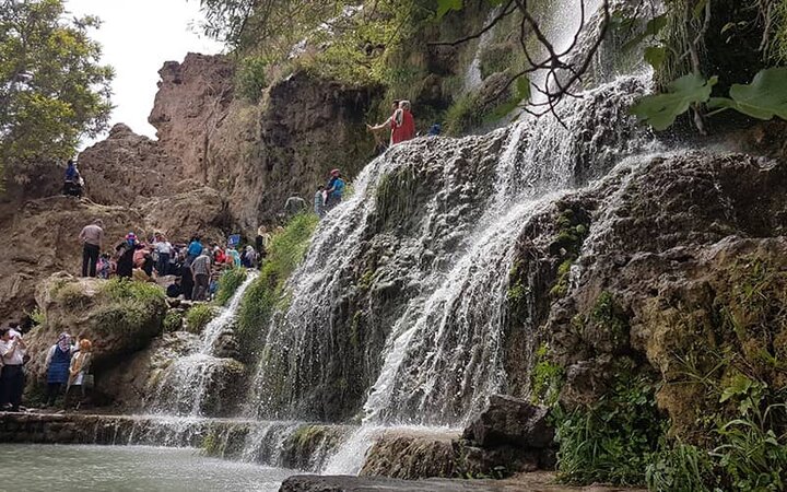 آبشار «نیاسر» برای گردشگران خطرآفرین شد!