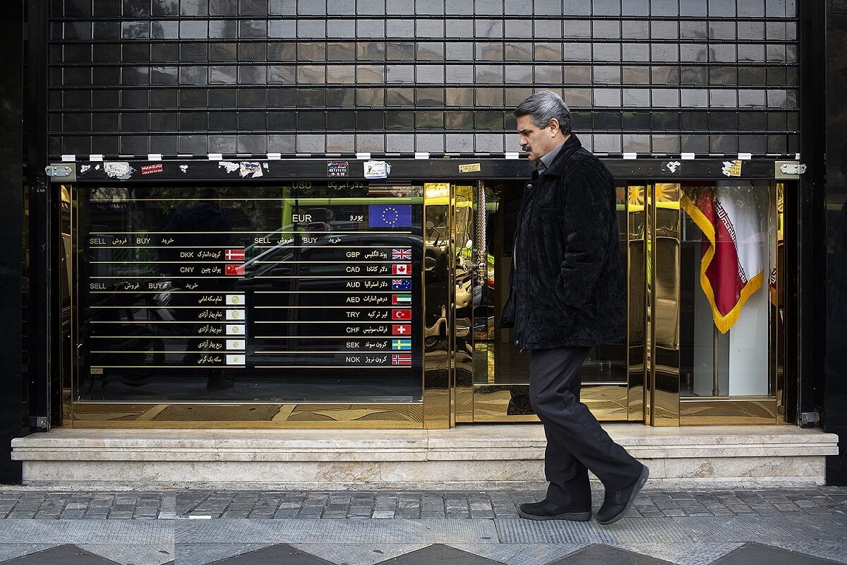 کاهش قیمت دلار بازار آزاد برای فردا ۸ آبان ۱۴۰۴