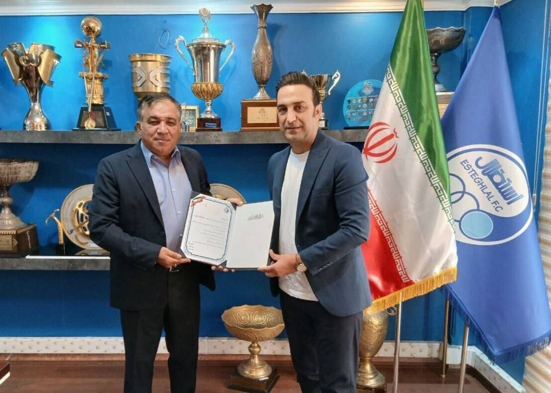 مجری تلویزیونی در استقلال پست گرفت +عکس