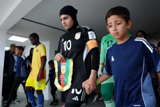 شکست سنگین زنان افغانستانی در زمین فوتبال +عکس