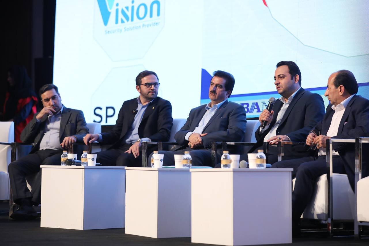 مدیرعامل بانک صادرات ایران در افتتاحیه تراکنش یازدهم: انحراف نقدینگی از بخش واقعی اقتصاد، چالش اصلی تولید و معیشت مردم است