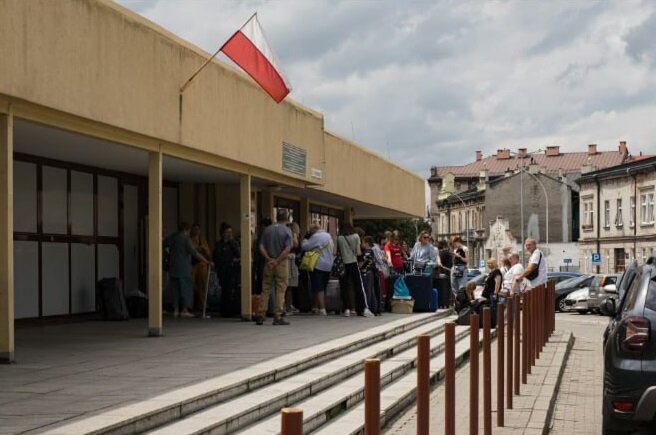 جوانان اوکراینی به اروپا پناهنده شدند و می‌خورند و می‌خوابند!
