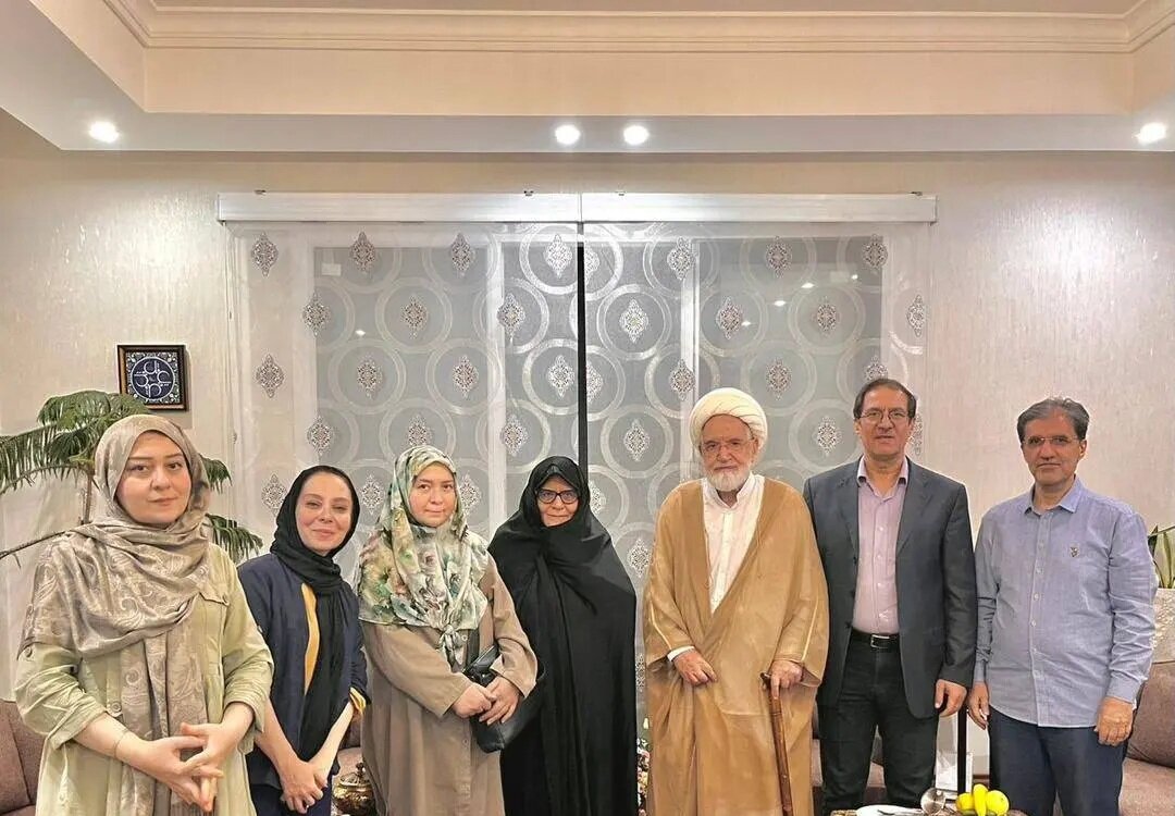 حمله به اظهارات تازه مهدی کروبی: تحریف تاریخ و عقده‌گشایی است!