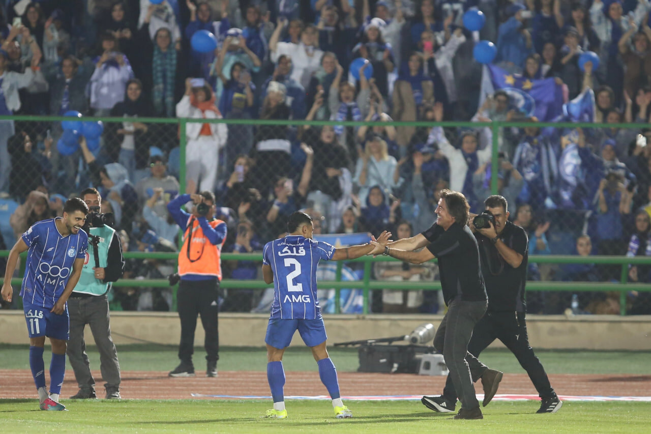 استقلال بحران‌زده چطور به صدر جدول رسید؟