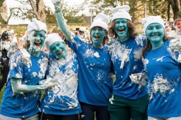 تصاویر| دانشجویان اسکاتلندی دوشنبه کشمشی را باید تجربه کنند