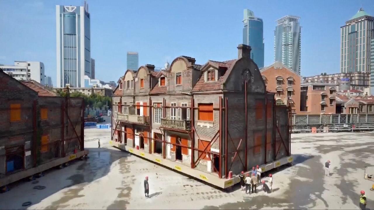 ویدیو| چینی‌ها با ربات یک محله را جابجا کردند