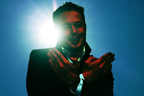 ایلان ماسک برای خورشیدخانم نقشه کشید