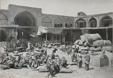 عکس‌های تاریخی از ایران ۹۰ سال پیش: از چوب بری تبریز تا پیر بازار انزلی!