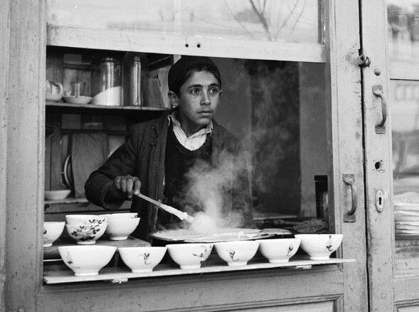 آگهی‌های خواندنی۸۰ سال پیش: از حمام و ارکستر تا گاردن پارتی در کافه شهرداری!