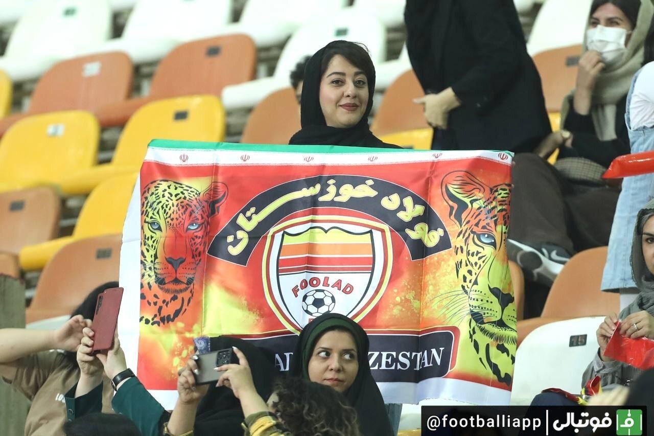 اتفاق تاریخی در لیگ برتر؛ زنان اهوازی برای اولین بار وارد استادیوم شدند +تصاویر
