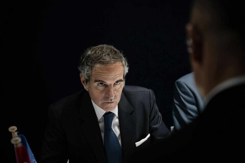 مردم از خجالت گروسی درآمدند: با این جاسوس همکاری نکنید!