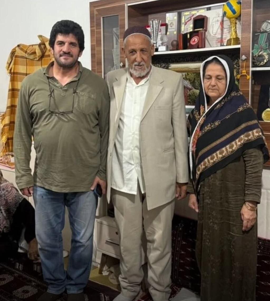 رسول خادم به روستای صابر کاظمی رفت +عکس