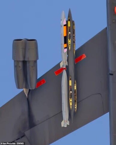 جنگنده آمریکایی با بمب اتمی در کالیفرنیا مانور داد +عکس