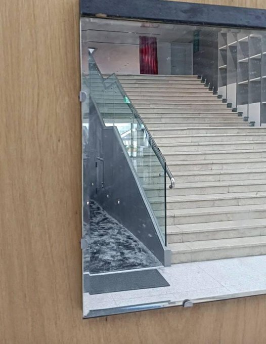 سرایدار آماتور اثر هنری را اشتباهی شست و نابود کرد! +عکس