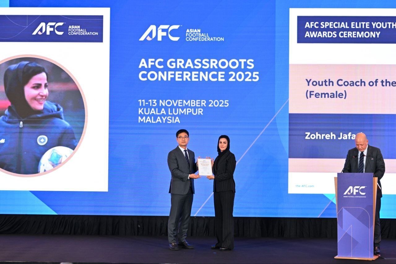 زهره جعفری بهترین مربی آسیا شد +عکس