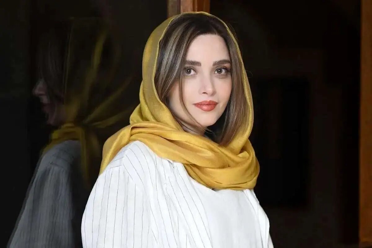 ویدیو| خانم بازیگر با بادیگارد وارد دانشگاه شد؟