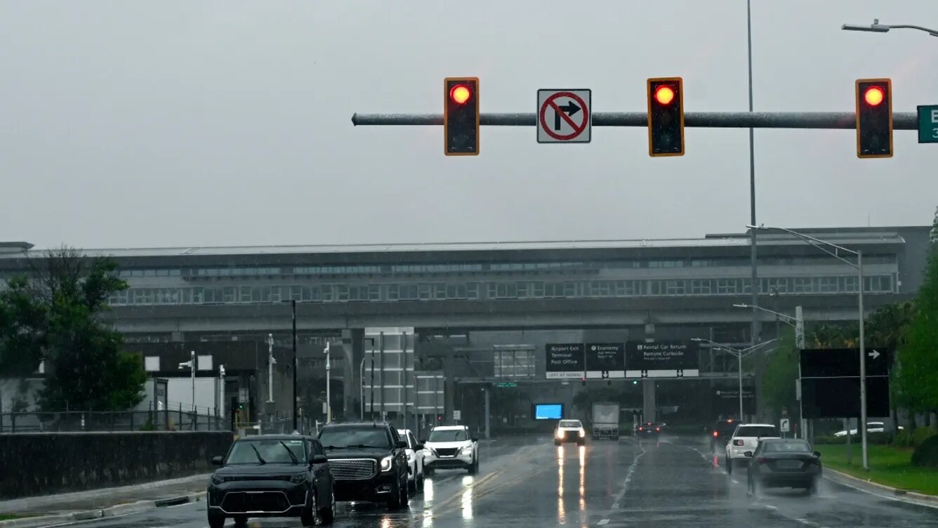 نوجوان موتورسوار بعد از تصادف آتش گرفت +ویدیو