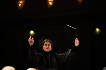 اولین بانوی رهبر ارکستر سمفونیک تهران: شجاعت می‌خواهد!