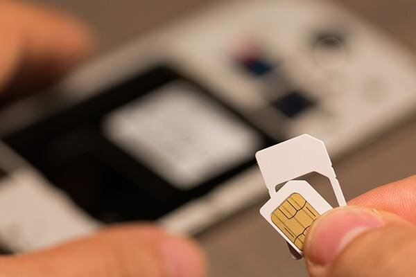 مراجعه به اپلیکیشن اپراتورها برای استعلام شماره سیم‌کارت‌های به نام من