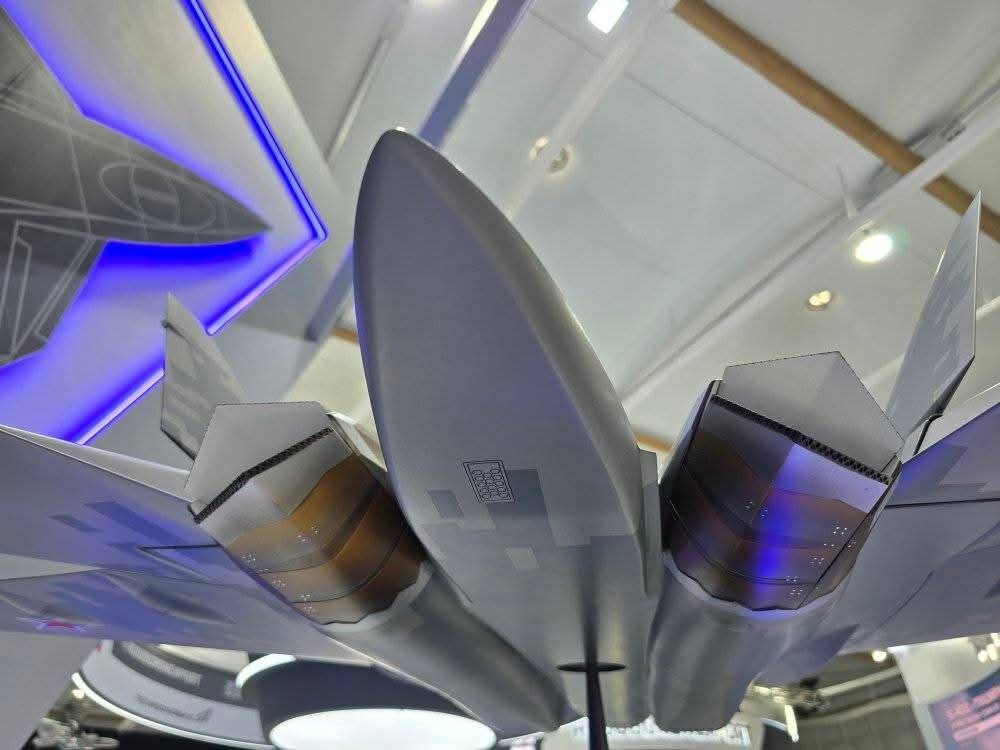 روسیه جنگنده رادارگریز Su-57 را رونمایی کرد! +عکس