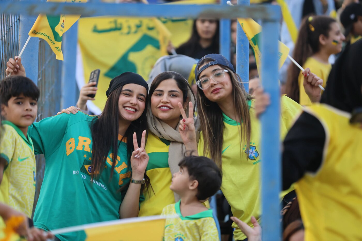 دختران آبادانی بالاخره در ورزشگاه فوتبال دیدند! +عکس