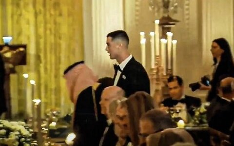 ویدیوی وایرال شده از رونالدو و بن سلمان در کاخ سفید!