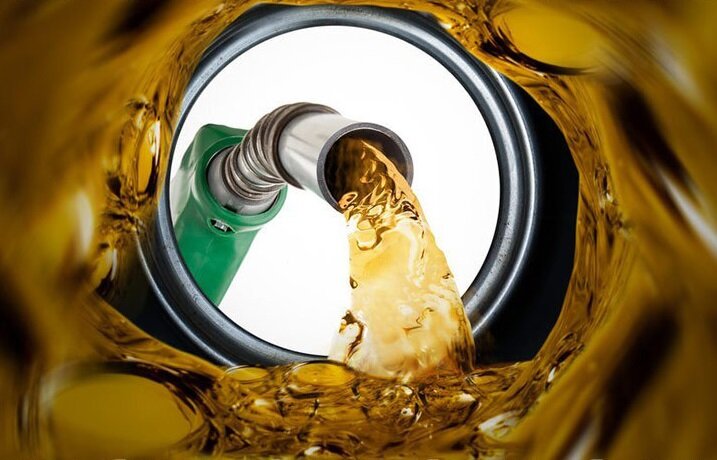 بنزین سوپر می‌خواهید؟ کنار خیابان لیتری ۸۰ هزار تومان!