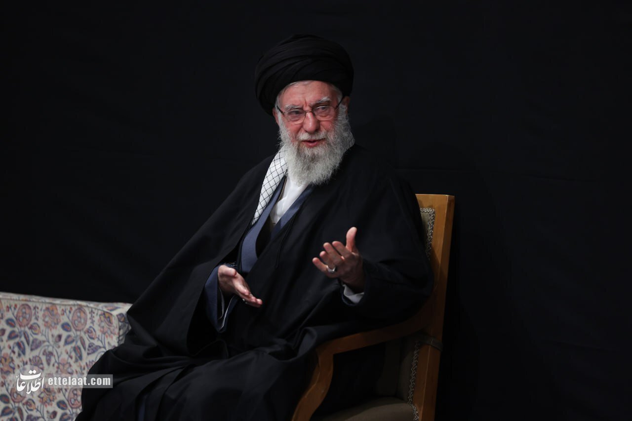 ویدیو| حضور رهبر انقلاب در اولین شب مراسم عزاداری حضرت زهرا (س) در حسینیه امام خمینی(ره)