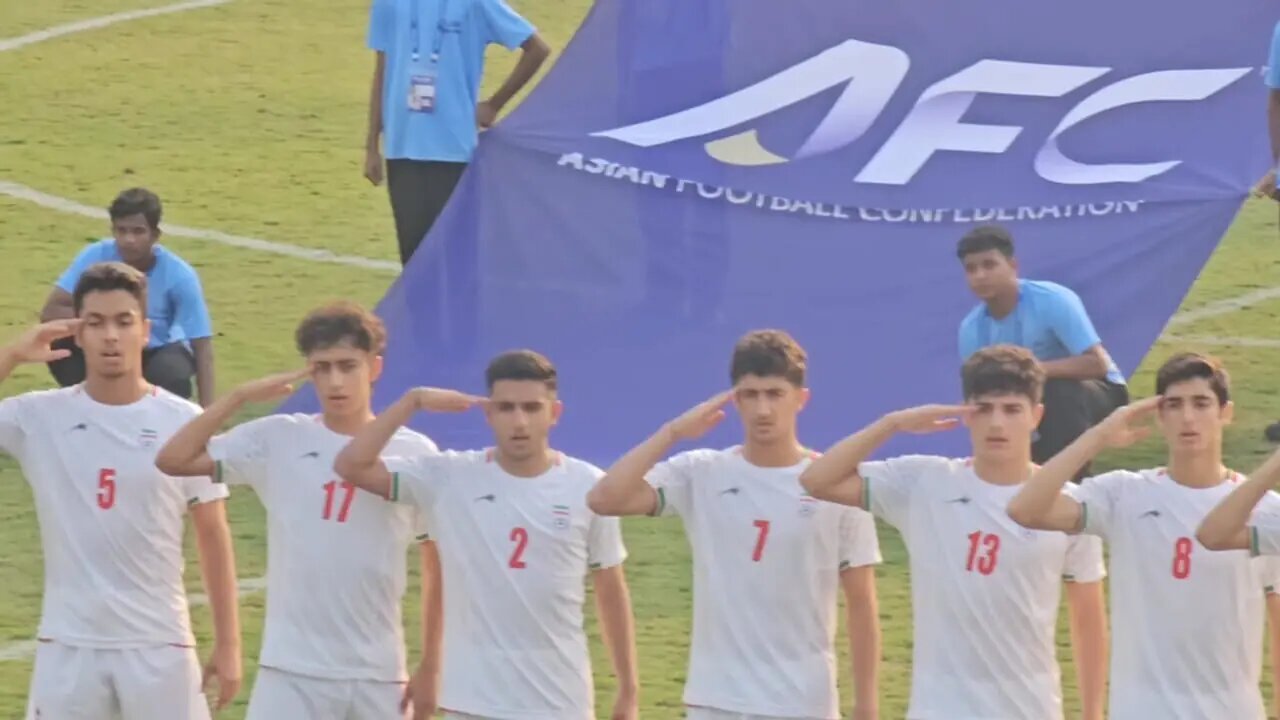 سلام نظامی بازیکنان ایران قبل از نبرد آسیایی را تماشا کنید +ویدیو