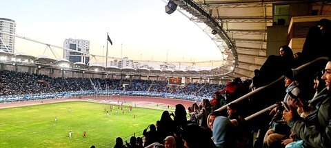 حضور تاریخی زنان و دختران در ورزشگاه امام رضا (ع)/ ابومسلم مشهد دوباره جان گرفت +ویدیو