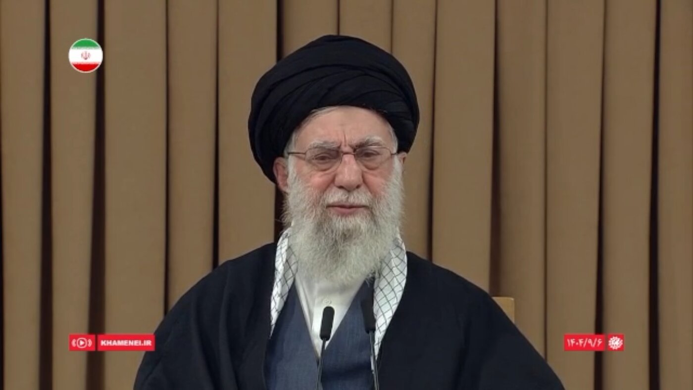 رهبر انقلاب: صهیونیست‌ها آمدند، کتک خوردند و دست خالی برگشتند +ویدیو