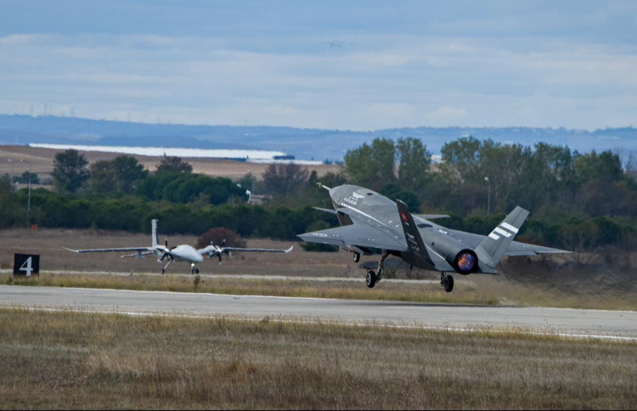 رونمایی از جنگندهای بدون خلبان و رادارگریز توسط ترکیه +عکس