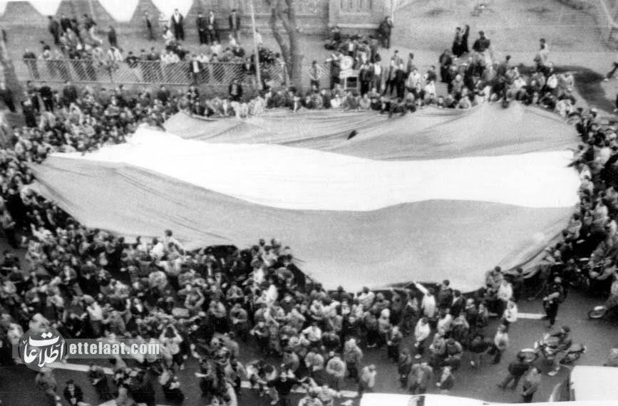 عکسهای روزی که مردم ایران تا صبح در خیابانها رقصیدند!