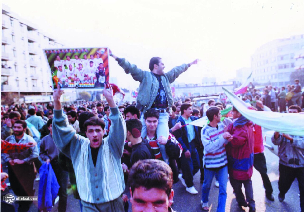 عکسهای روزی که مردم ایران تا صبح در خیابانها رقصیدند!