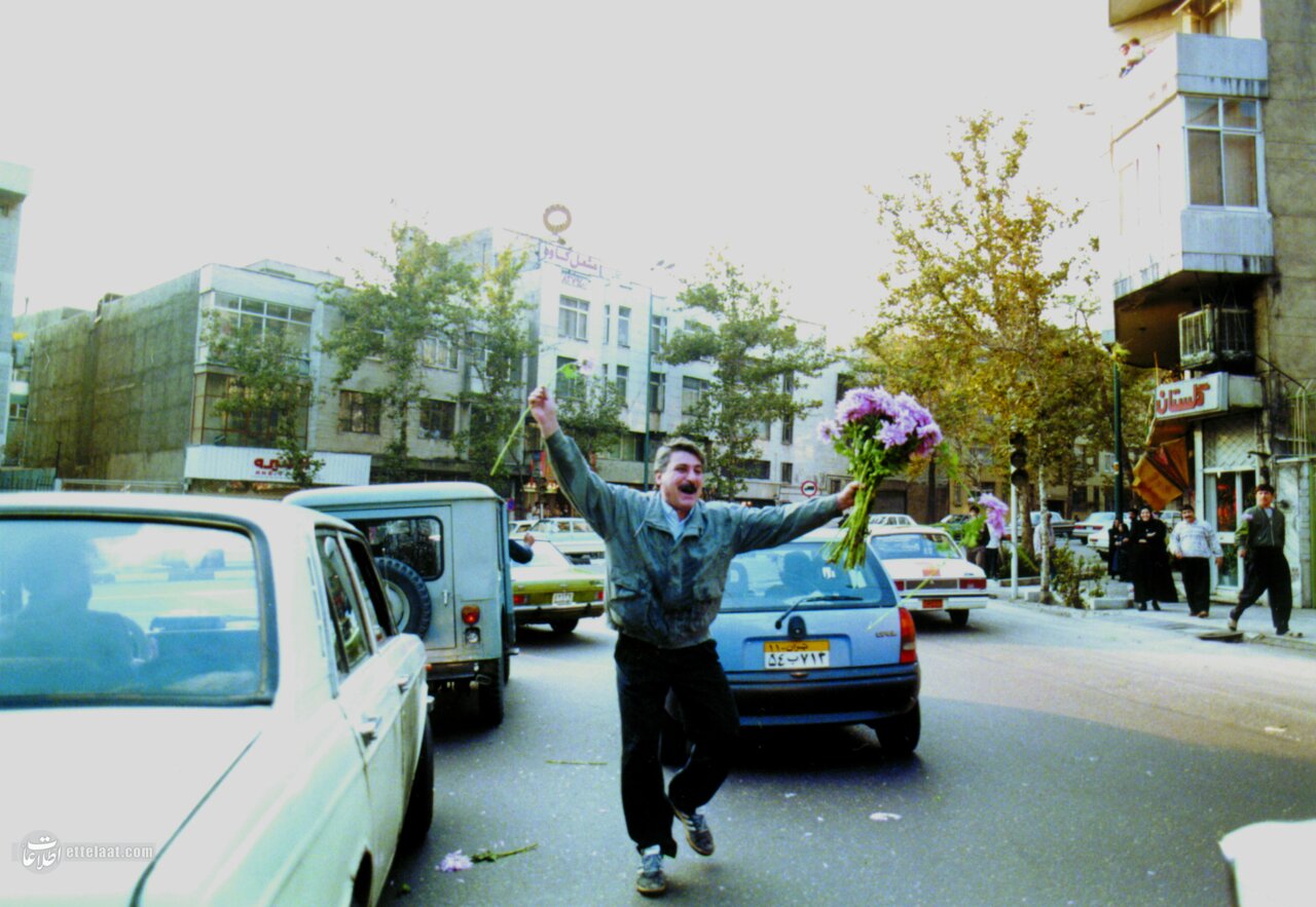 عکسهای روزی که مردم ایران تا صبح در خیابانها رقصیدند!