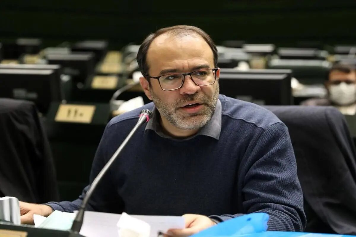 شرایط اقتصادی زندگی مردم را مختل کرده، همه منتظر گره‌گشایی هستند