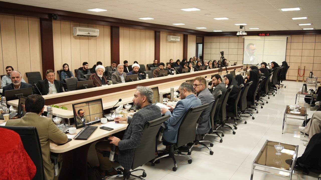 برگزاری نشست رونمایی، معرفی و نقد کتاب «عاشورا؛ ریشه‌ها و زمینه‌ها، خوانش‌ها» در مشهد