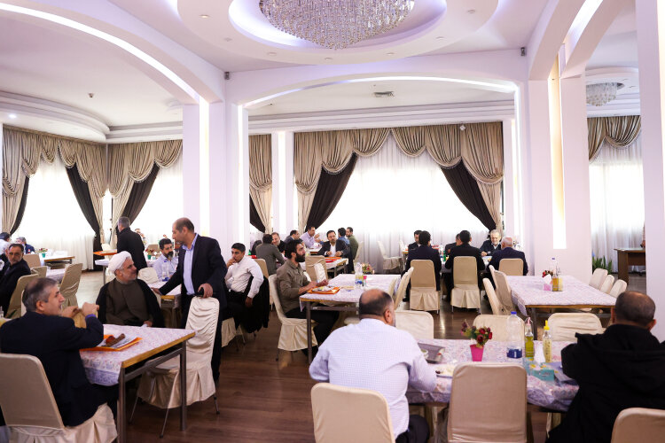 حضور رئیس‌جمهور در ناهارخوری