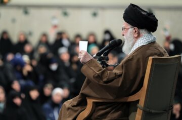 رهبر انقلاب: نباید کارهای خانه را به زن تحمیل کنیم +ویدیو