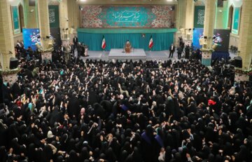 تذکر مهم رهبر انقلاب به رسانه‌ها در حضور زنان +ویدیو