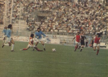 طرفداران پرسپولیس با تابلوی عدد ۶ سکوهای ورزشگاه را پر کردند! +عکس