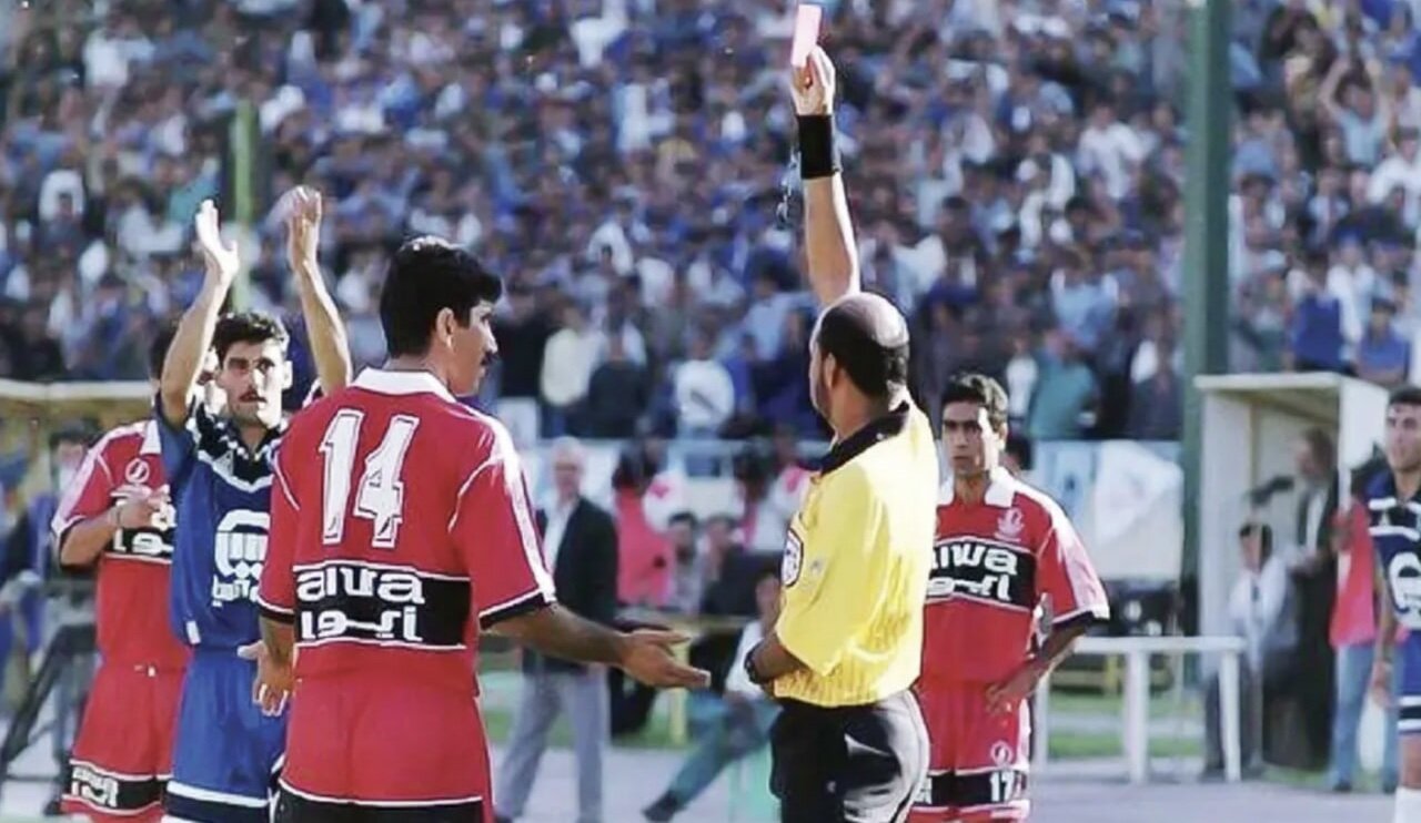 سیاسی‌ترین دربی تاریخ؛ استقلال از پس پرسپولیس ۹ نفره برنیامد!