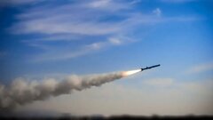 شلیک موشک‌های بالستیک و کروز از نقاط مختلف ایران به قلب دریای عمان +ویدیو