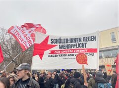 اعتصاب سراسری دانش‌آموزان برای فرار از سربازی اجباری! +ویدیو