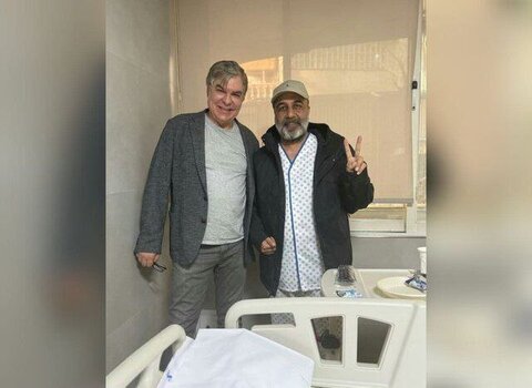 تصویر رضا عطاران با لباس بیمارستان؛ از کسانی که نگرانم بودند، تشکر می‌کنم