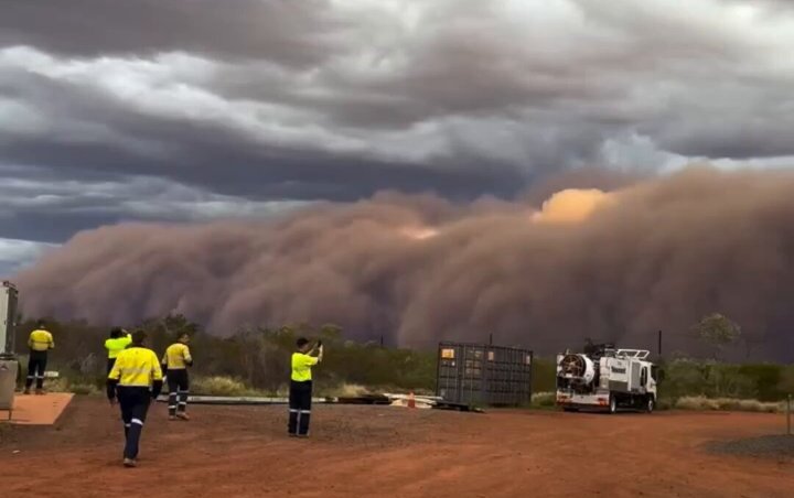 ویدیو| طوفان شن روی بزرگترین معدن طلا خیمه زد