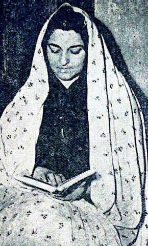 دختر نماینده مجلس برای طلاق از شوهرش ۱۰ ماه در مسجد تحصن کرد!